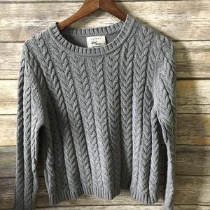 Cable knit grey sweater ❄️